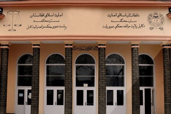 طالبانو په کابل کې د بېلابېلو جرمونو په تړاو ۱۲ کسان په عام محضر کې په دُرو ووهل