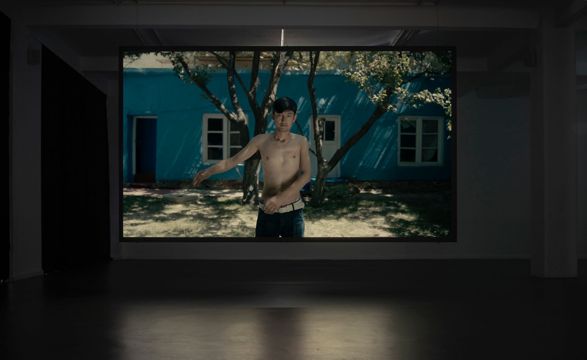 اگر درد صدا می‌داشت؛ جنگ و فرای جنگ در نمایشگاه عزیز هزاره در برلین