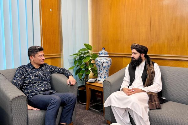 طالبانو او مالیزیايي چارواکو د افغان سوداګرو لپاره د ویزو پر اسانتیاوو خبرې کړي دي