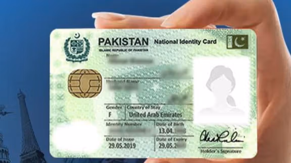 د پېښور سترې محکمې یو افغان کډوال ته د پاکستاني تابعیت ورکولو امر کړی