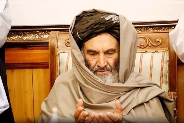 ملا شیرین د کندهار د ولسوالیو له امنیه قوماندانانو سره د نشهيي توکو په تړاو ناسته کړې