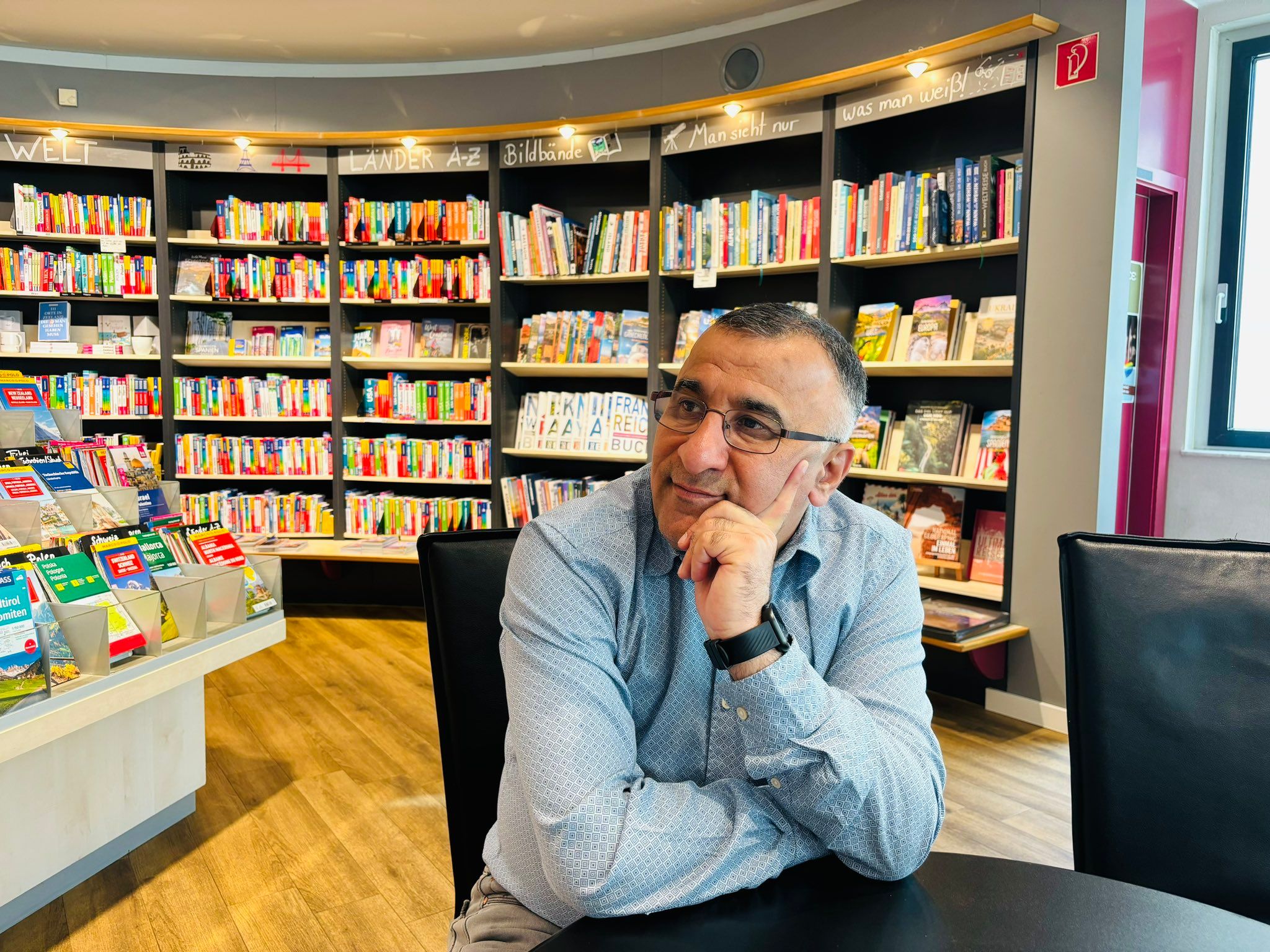 مقام پیشین: طالبان دیروز مراکز آموزشی را با بمب ویران کرد، امروز با فرمان مکاتب را می‌بندد