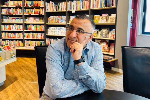 مقام پیشین: طالبان دیروز مراکز آموزشی را با بمب ویران کرد، امروز با فرمان مکاتب را میبندد