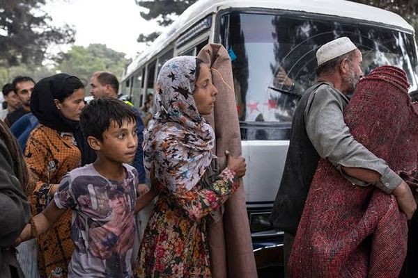 تېره ورځ له پاکستان او ایران څخه تر زرو ډېرې افغان کورنۍ اېستل شوې دي