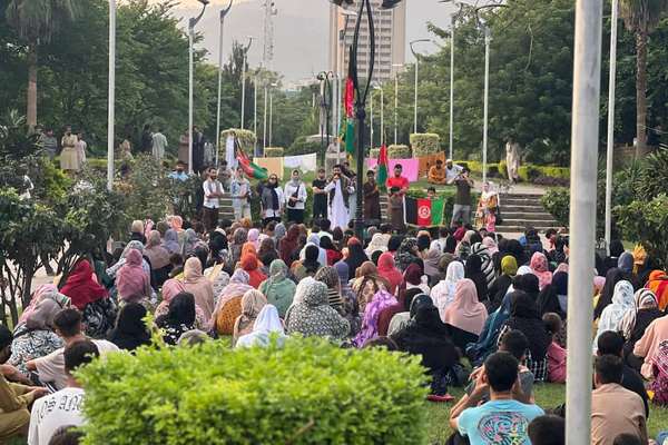 په اسلام اباد کې افغان پرلت وال له نړیوالو سازمانونو د کډوالو د ستونزو د حل غوښتنه کوي