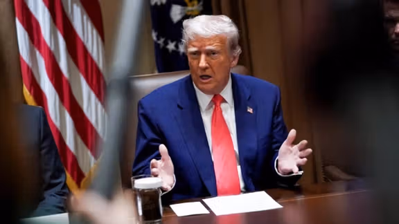 مسؤول في طالبان يلمّح إلى ترامب: «أمير حرب اقتصادي دمّر النظام العالمي»