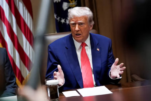 مسؤول في طالبان يلمّح إلى ترامب: «أمير حرب اقتصادي دمّر النظام العالمي»