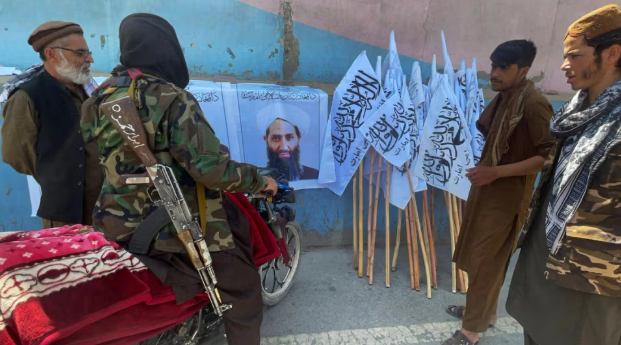 زعيم طالبان يستدعي كبار مسؤولي الحركة ويأمرهم بالطاعة