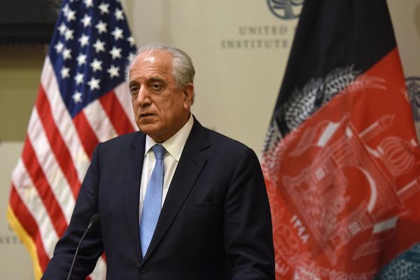 خلیلزاد: طالبان د کان کېندنې پر میتودونو نه پوهېږي او چینایان د اثارو په اړه بې تفاوته دي