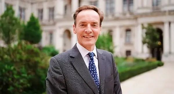 د برېتانیا ځانګړی استازی: د طالبانو د جزايي اصول‌نامې لغوه کېدل اړین دي