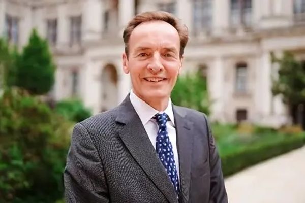 د برېتانیا ځانګړی استازی: د طالبانو د جزايي اصولنامې لغوه کېدل اړین دي