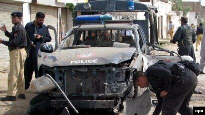 پاکستاني رسنۍ: خیبرپښتونخوا کې د بریدونو پر مهال ۷۶ پولیس وژل شوي او ۱۱۳ نور ټپیان شوي