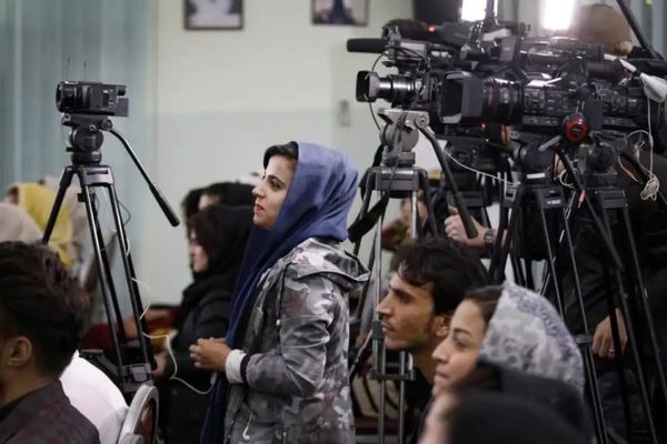 افغانستان کې د خبریالانو ځپنه: «ار ایس ایف»د طالبانو له خوا د افغان خبریالانو نیول غندلي