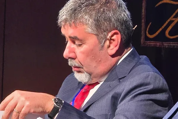 نبیل: دین زمانی محترم میماند که ابزار قدرت سیاسی نشود