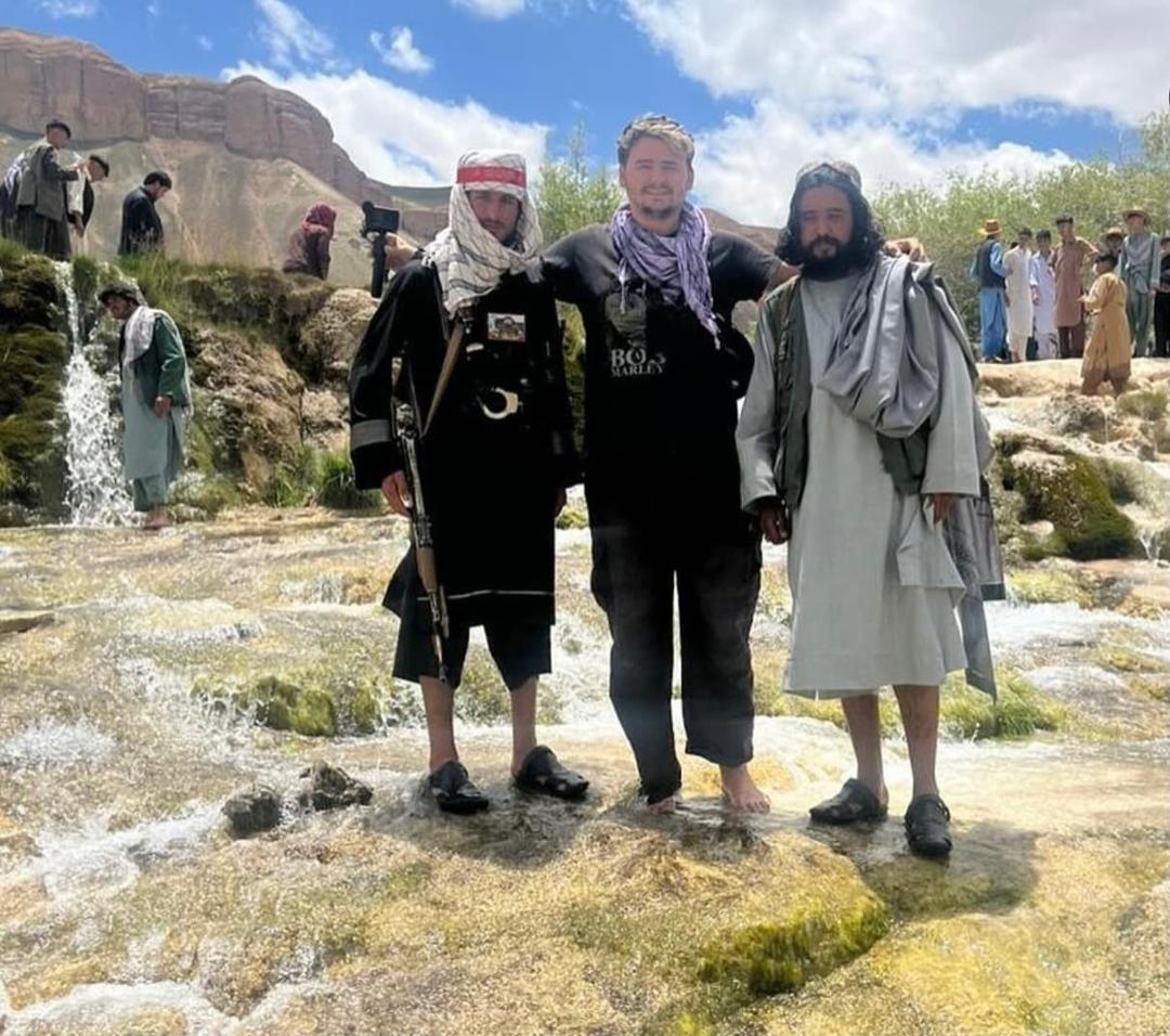 د لوڅو فلمونو اداکارې ویټني وروسته؛ یو کاناډایي یوټیوب چلوونکی هم افغانستان ته تللی دی