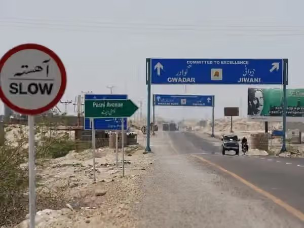 مقتل أربعة موظفين حكوميين باكستانيين قرب الحدود مع إيران