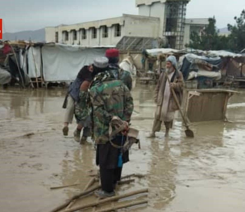 باختر: سیل در شمال جان یک نفر را گرفت و ده‌ها خانه را ویران کرد