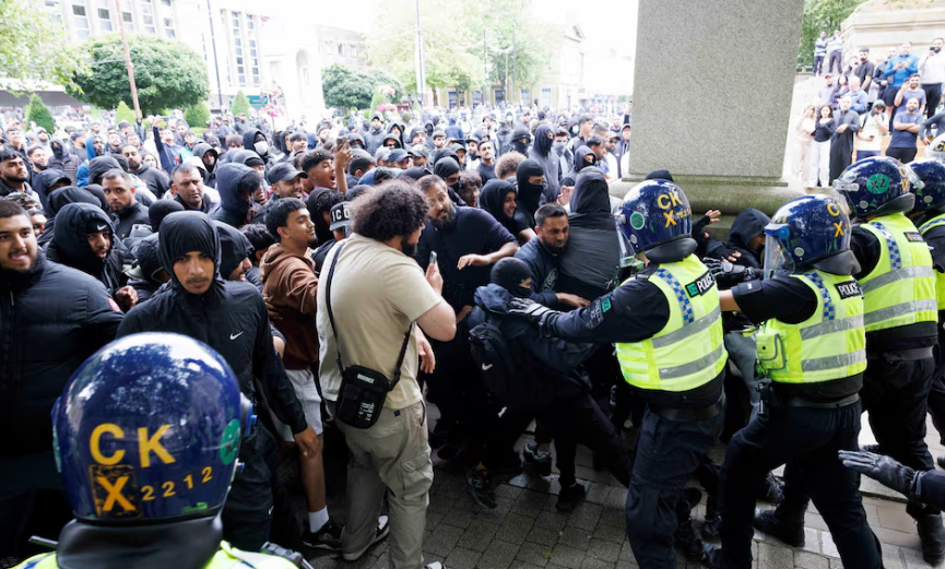 بریتانیا 'دخالت کشورهای دیگر' را در اعتراضات خشونت‌آمیز این کشور بررسی می‌کند