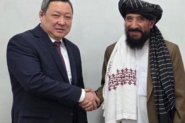 د قرغیزستان د بهرنیو چارو وزارت یوه چارواکي د طالبانو له سفیر سره لیدلي