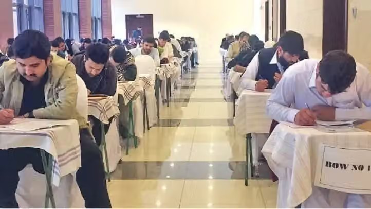 باكستان تأمر طلاب الطب الأفغان بمغادرة البلاد