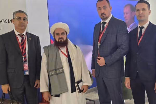 په مسکو کې طالب سفیر له روسي چارواکو سره پر دوه اړخیزو اړیکو په غږېدلی