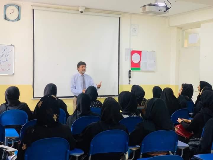 ضیا رفعت، استاد دانشگاه از برگزاری نشست ویژه فرهنگی برای دانشجویان دختر خبر داد