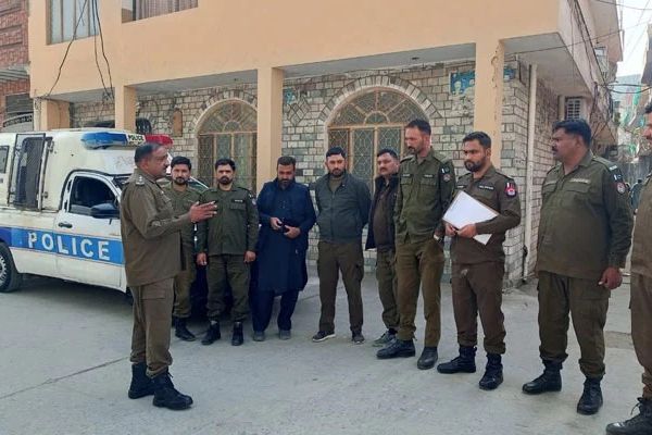 پاکستاني پولیسو د اسلام اباد له چاودنې وروسته پلټونکو عملیاتو کې ۷۶ افغانان نیولي