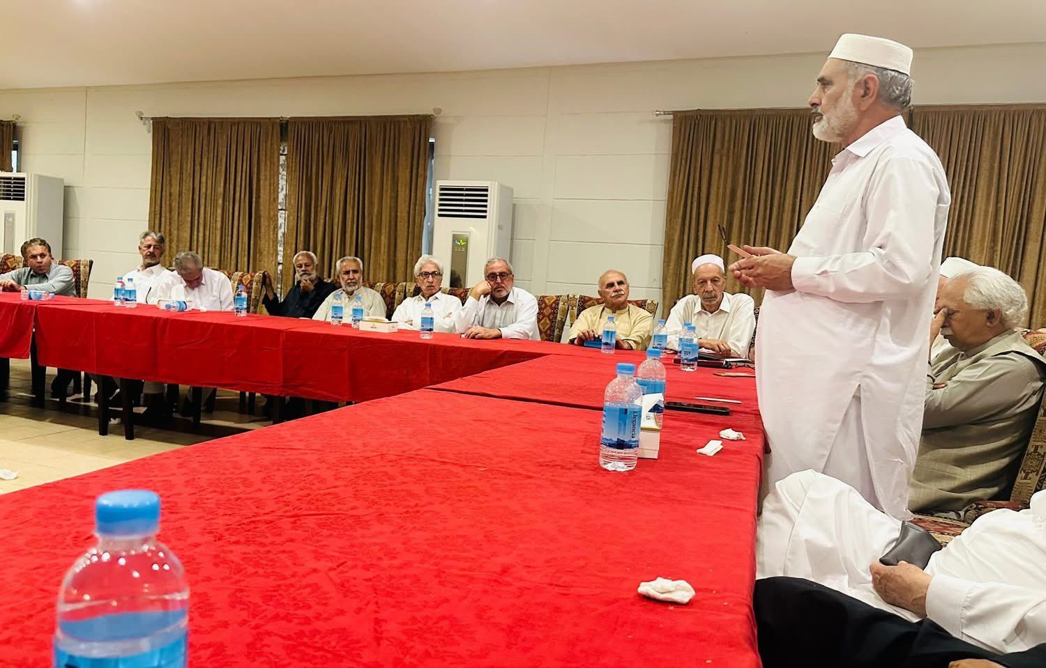 د سوات جرګې د حکومت ترهګرۍ ضد ادارې یو شمېر افسران له وسله والو سره په خواخوږۍ تورن کړي