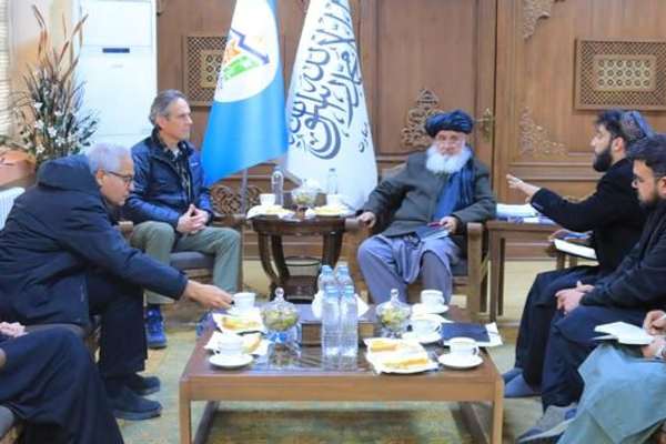 د طالبانو د اقتصاد وزیر: موسسې دې د بشري مرستو ترڅنګ پر پراختیايي پروژو هم تمرکز وکړي