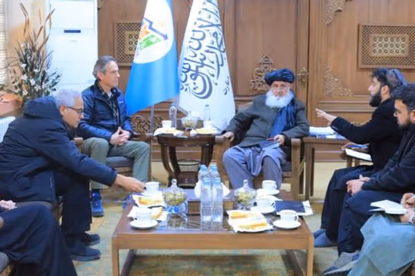 د طالبانو د اقتصاد وزیر: موسسې دې د بشري مرستو ترڅنګ پر پراختیايي پروژو هم تمرکز وکړي