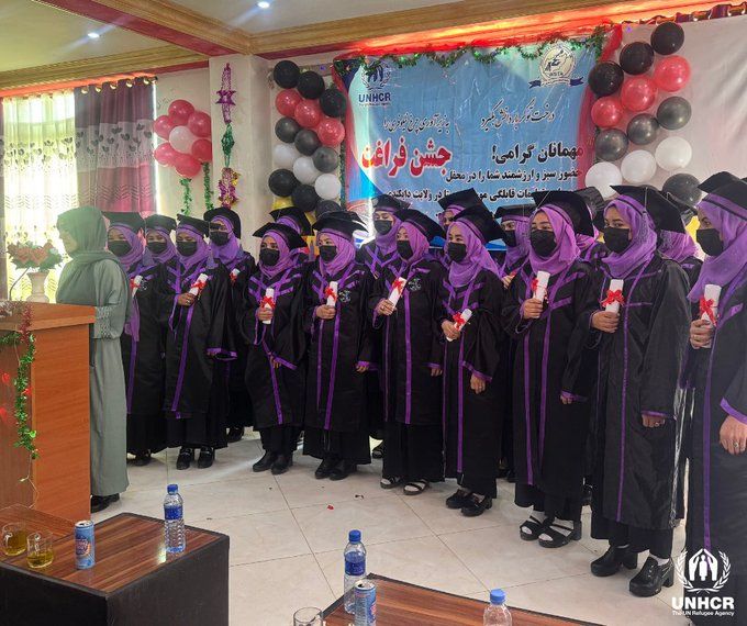 سازمان ملل از فراغت ۲۰ پرستار زن در دایکندی از دوره آموزشی دو ساله قابلگی خبر داد