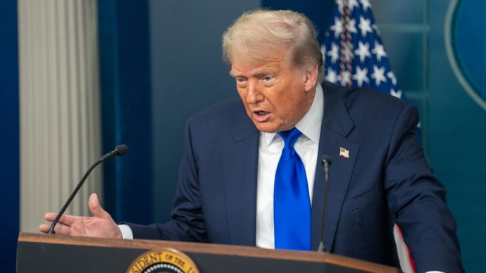 ټرمپ: امریکا بې‌سارې اقتصادي وده کړې او د داووس سفر به بریالی وي