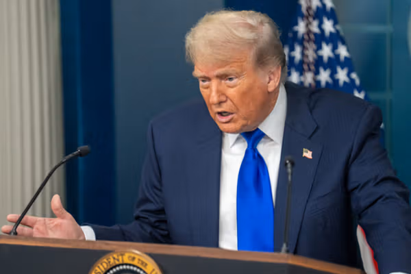 ټرمپ: امریکا بېسارې اقتصادي وده کړې او د داووس سفر به بریالی وي