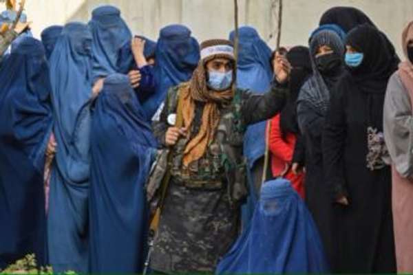 ملګري ملتونه: په افغانستان کې ۸۴ سلنه ښځې د ماشومانو پالنه کوي