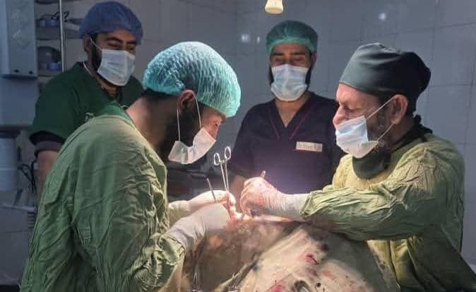 ننګرهار کې ډاکټرانو د یوه ناروغ له پښتورګي «۸۹تیږې» ایستلې