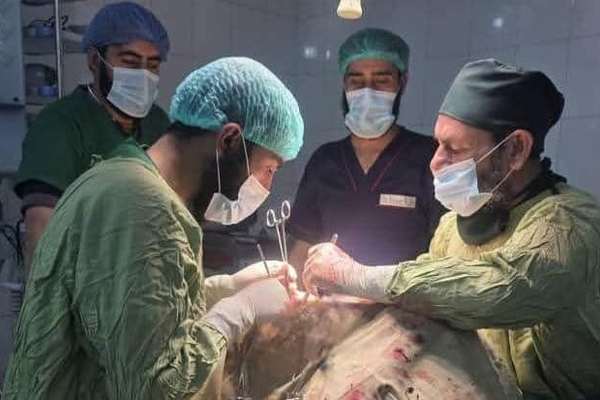 ننګرهار کې ډاکټرانو د یوه ناروغ له پښتورګي «۸۹تیږې» ایستلې