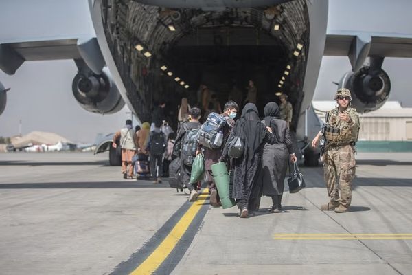 بريطانيا حذّرت موظفيها قبل تسريب بيانات 19 ألف أفغاني مهدّدين من قبل طالبان
