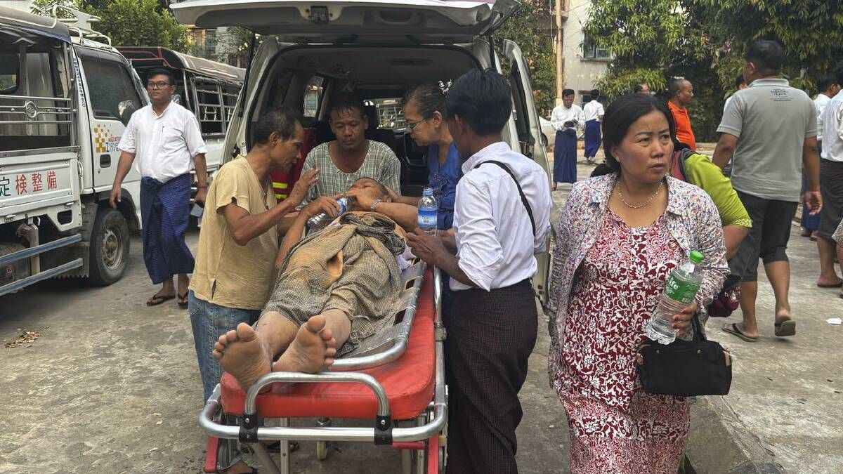 میانمار سره د نړۍوالې مرستې غوښتنه؛ په زلزله کې د مړو شمېر نږدې درې نیم زره کسانو ته ورسېد