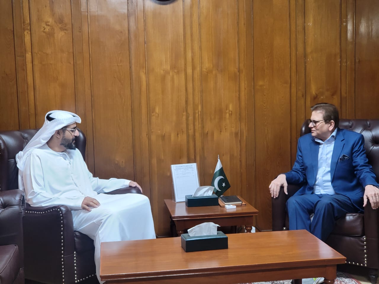 د افغان چارو لپاره د پاکستان او متحده عربي اماراتو استازو د افغانستان پر وضعیت خبرې وکړې