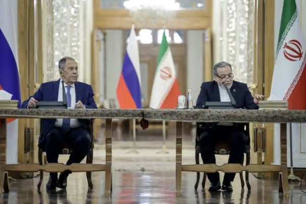 إيران وروسيا تؤكدان ضرورة خفض التوتر بين طالبان وباكستان