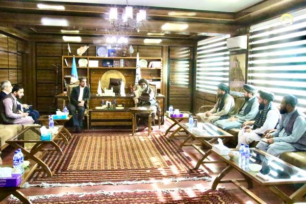 ننګرهار کې د طالبانو والي د ایران له قونسل سره د سوداګریزو اړیکو پر پیاوړتیا غږېدلی
