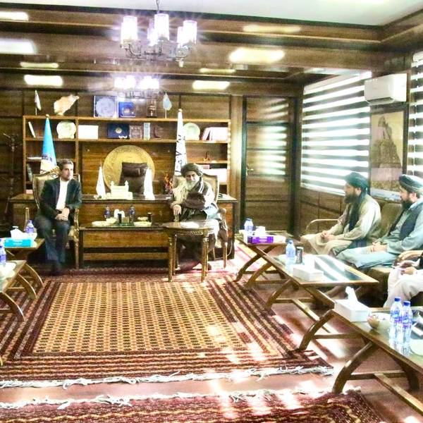 ننګرهار کې د طالبانو والي د ایران له قونسل سره د سوداګریزو اړیکو پر پیاوړتیا غږېدلی