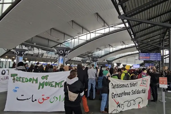 احتجاجات في مطارات ألمانية رفضاً للترحيل القسري للاجئين الأفغان