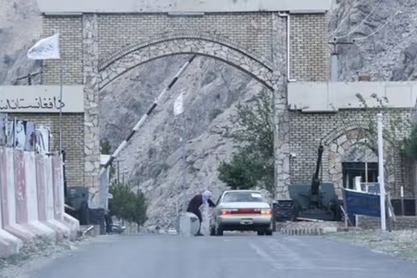 مسؤولة سابقة في الاستخبارات الأميركية: باكستان هاجمت قاعدة لطالبان في بنجشير