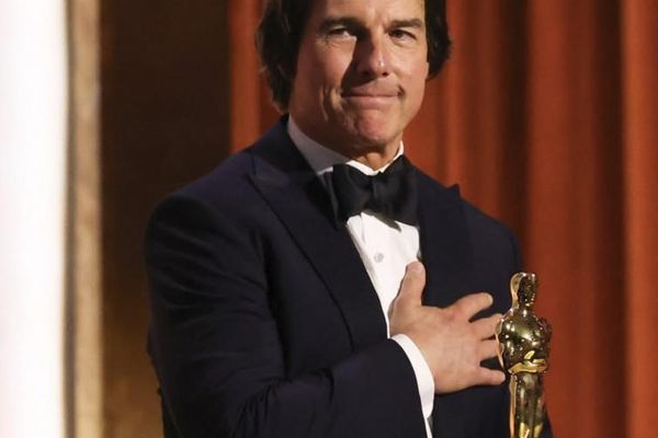 هالیووډ د ټام کروز ۴۵ کلنه سینمایي ونډه د «اسکار» پر افتخاري جایزې ونمانځله