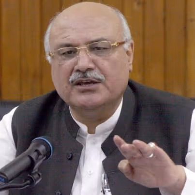 پښتونخوا کې ناامنۍ؛ افتخار حسین وایي تیراه دره کې د پاکستان پوځي عملیات ترهګري لا ډېروي