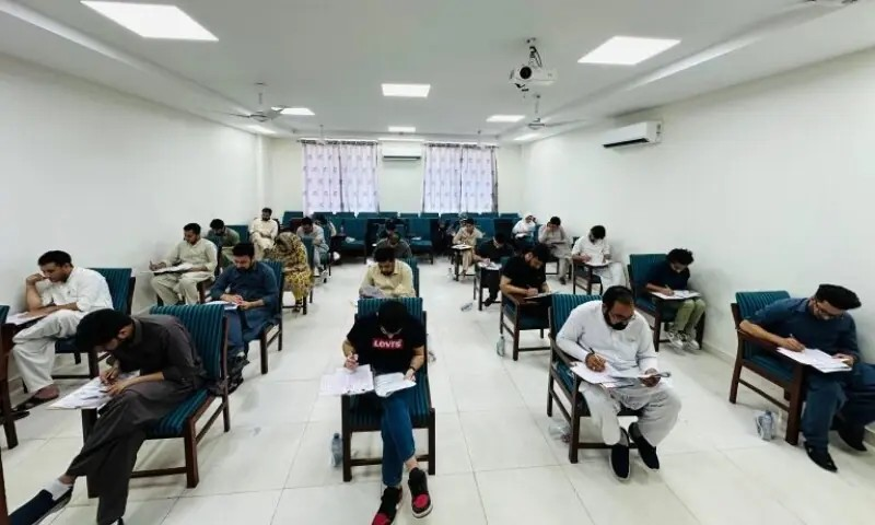 په پاکستان کې افغان محصلان د خپلو زده‌کړو د بشپړېدو غوښتنه کوي