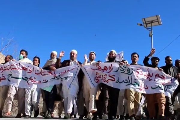 Traders & Drivers In KP Protest To Demand Reopening Of Torkham Crossing