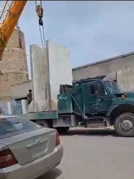 طالبانو پر ملا هبت الله د داعش برید له وېرې د کندهار عیدګاه جومات څخه دېوالونه تاو کړل