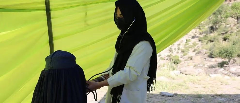 سازمان نجات کودکان: زنان در مناطق زلزله‌زده افغانستان در خیمه‌ها زایمان می‌کنند 